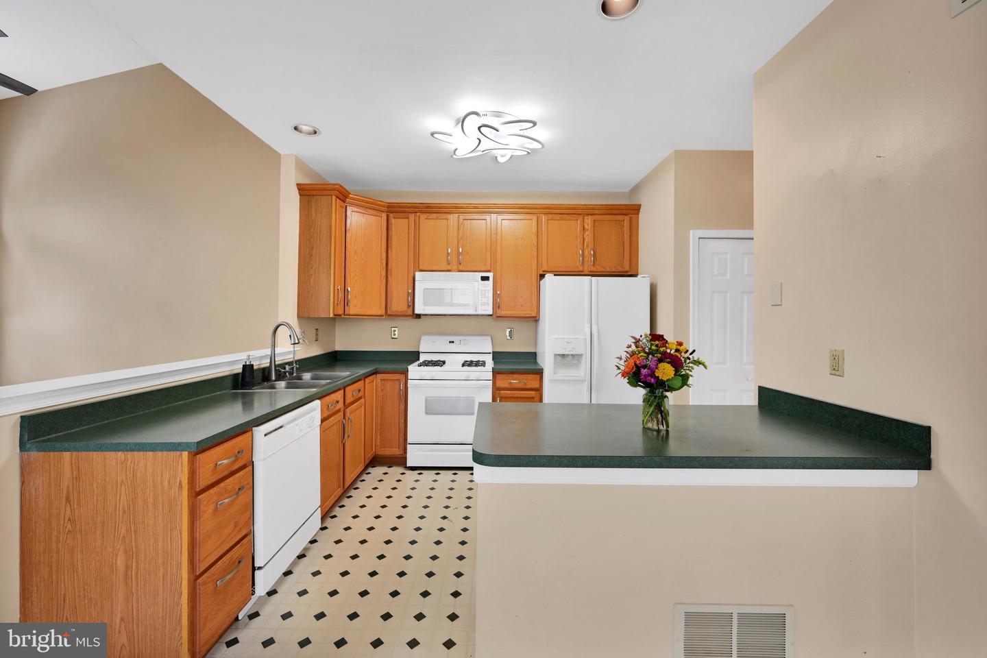 109 Stratford Ct Property Photo 12