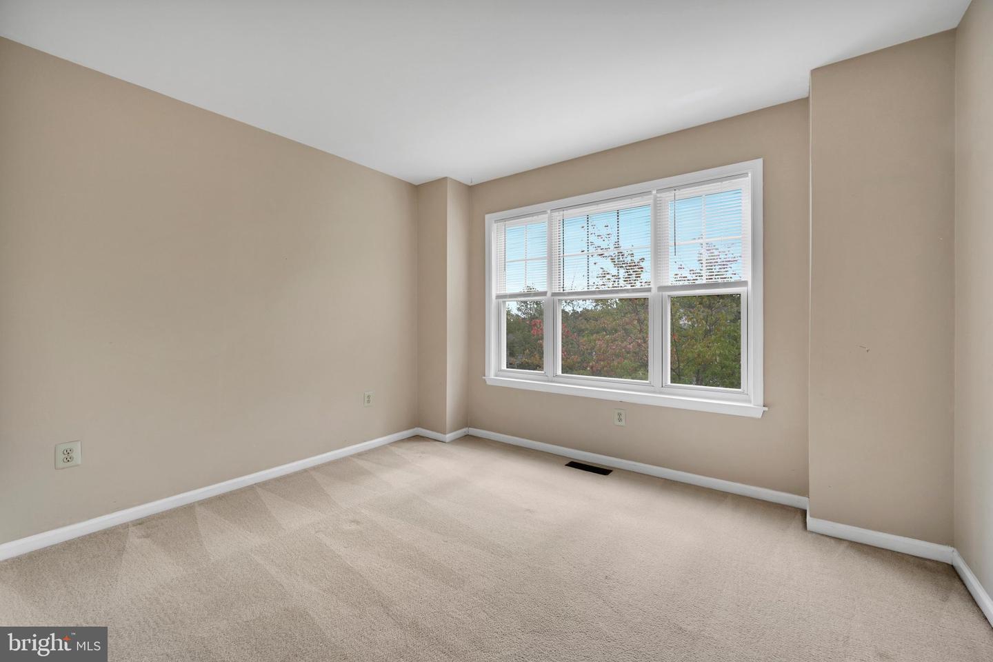 109 Stratford Ct Property Photo 23