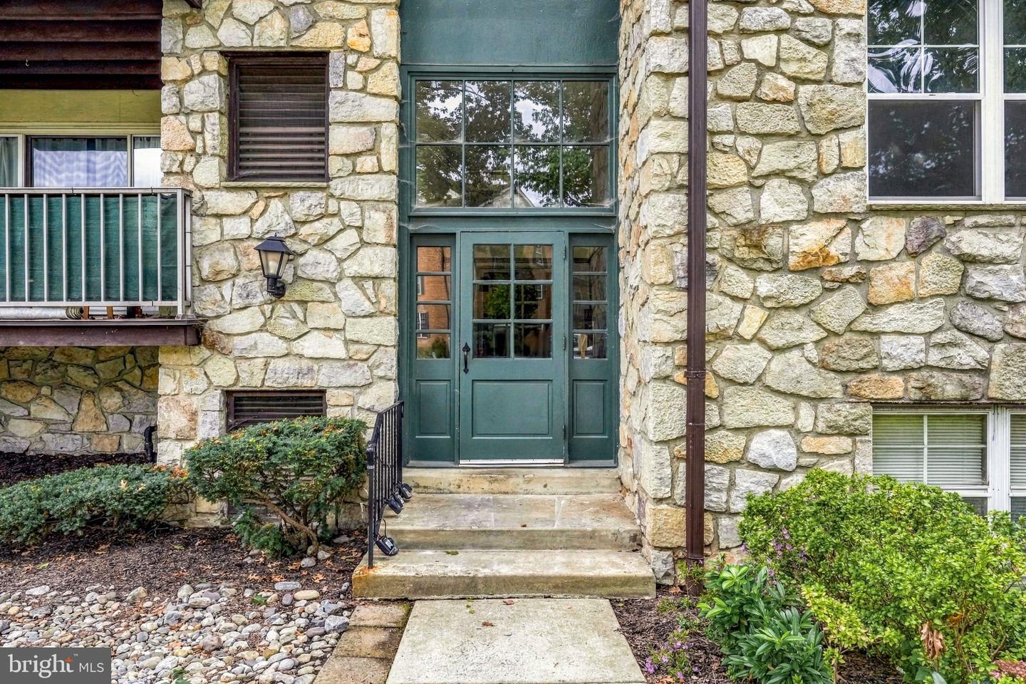 235 Drummers Ln #235 Property Photo 2