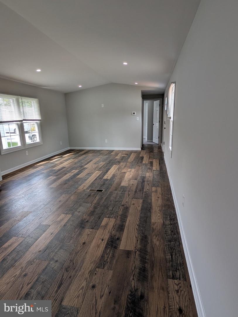 9 Fleming Dr Property Photo 4