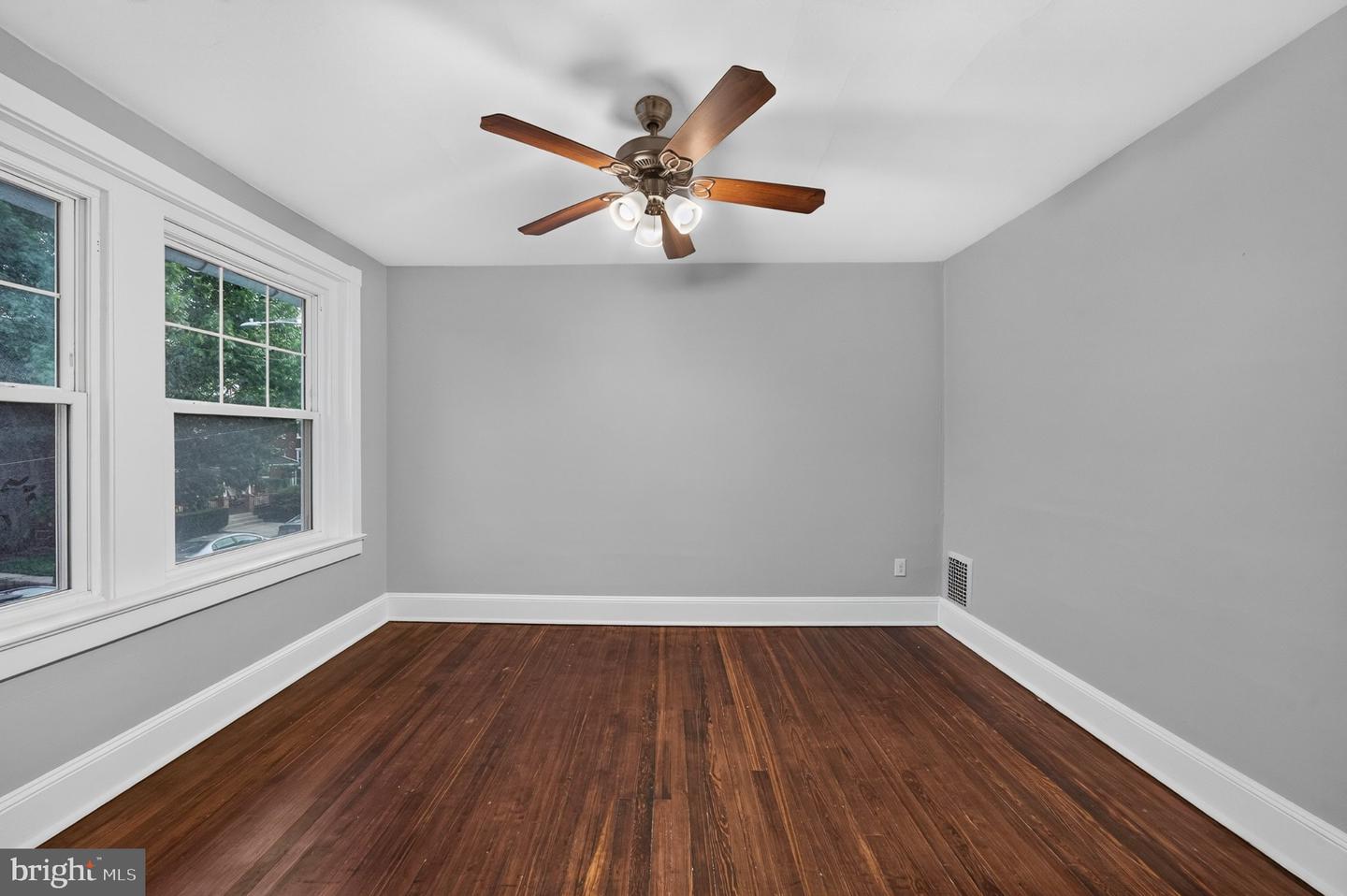 125 Linden St Property Photo 27