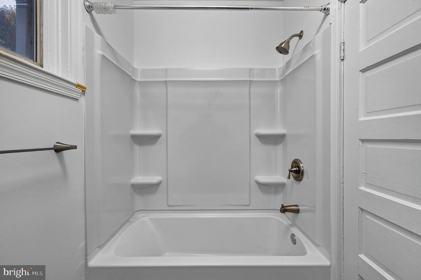 125 Linden St Property Photo 31