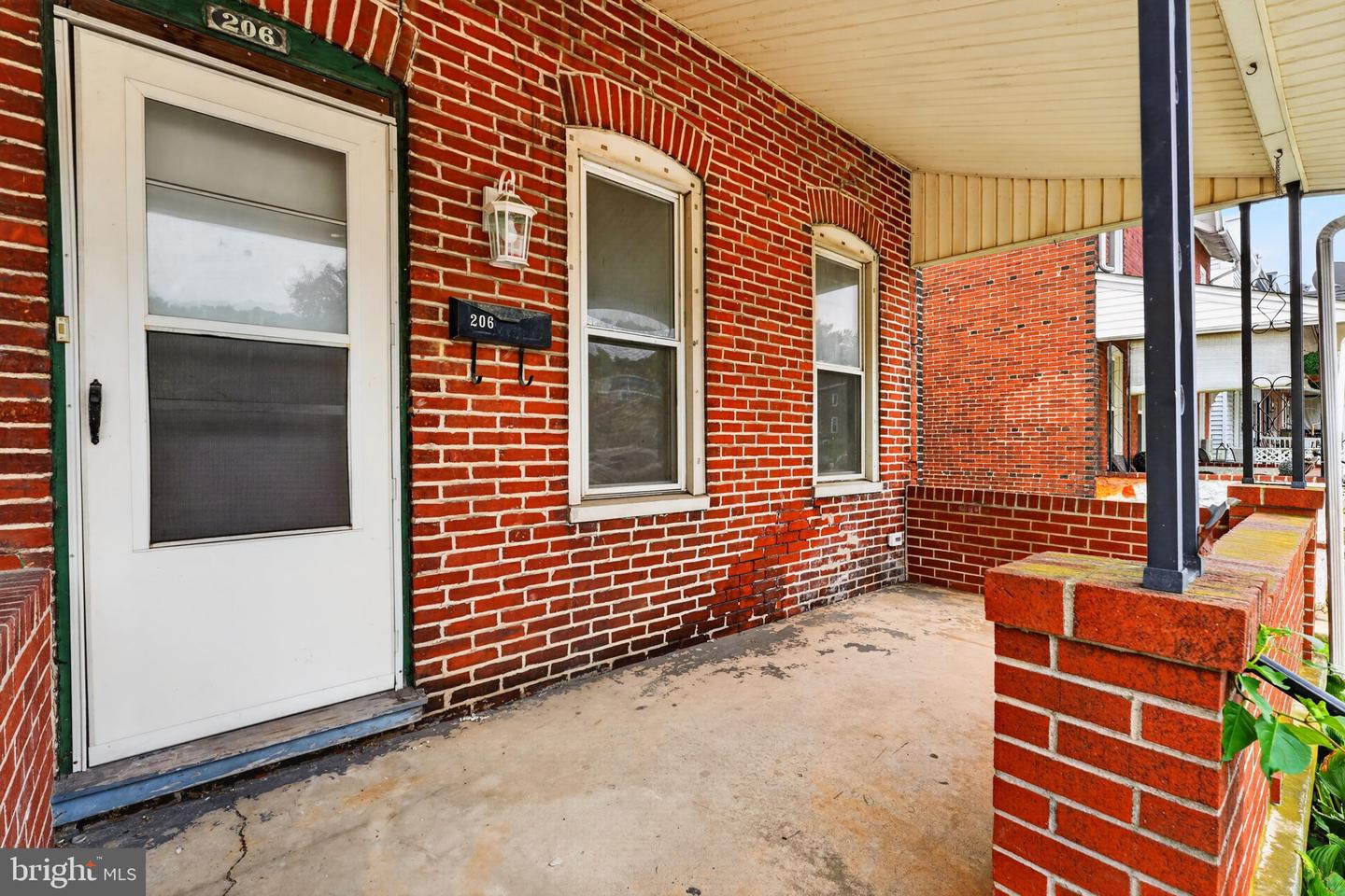 206 Charles St Property Photo 3
