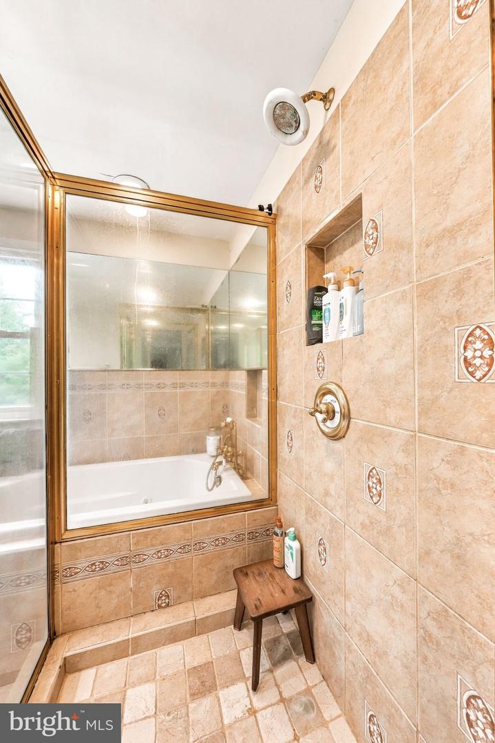 408 Lantern Ln Property Photo 47