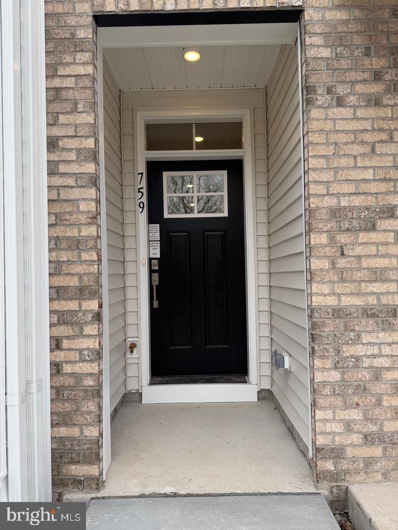 905 PLATINUM DRIVE Property Photo 1