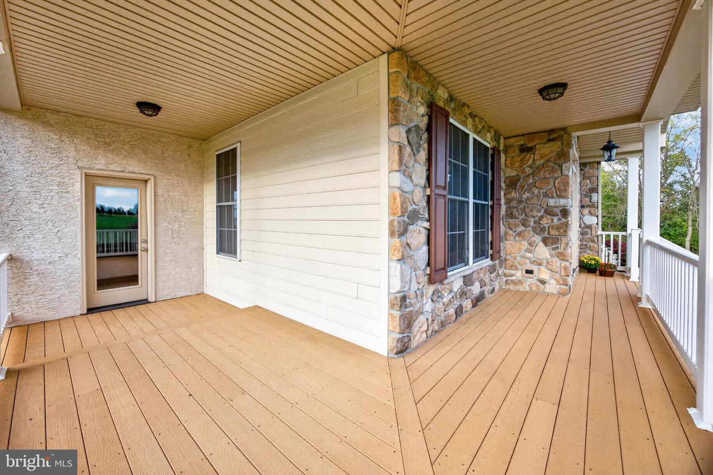 987 N Manor Rd Property Photo 10