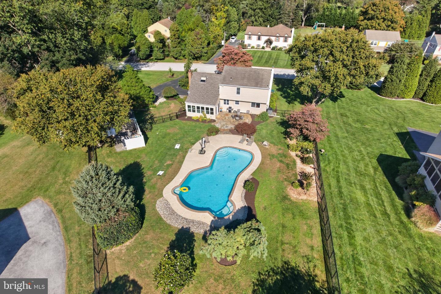 494 ROLLING DR Property Photo 1