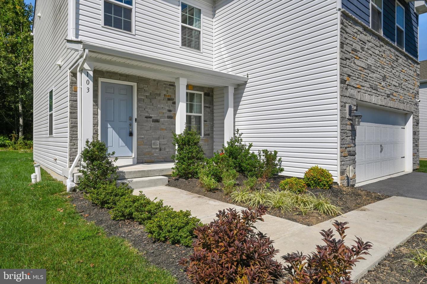 103 Cornwall Pl Property Photo 2