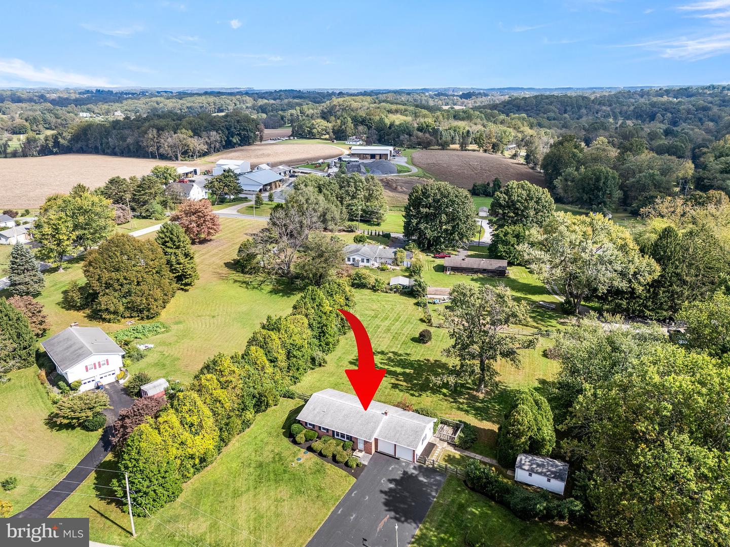 23 S Hunting Hills Dr Property Photo 3