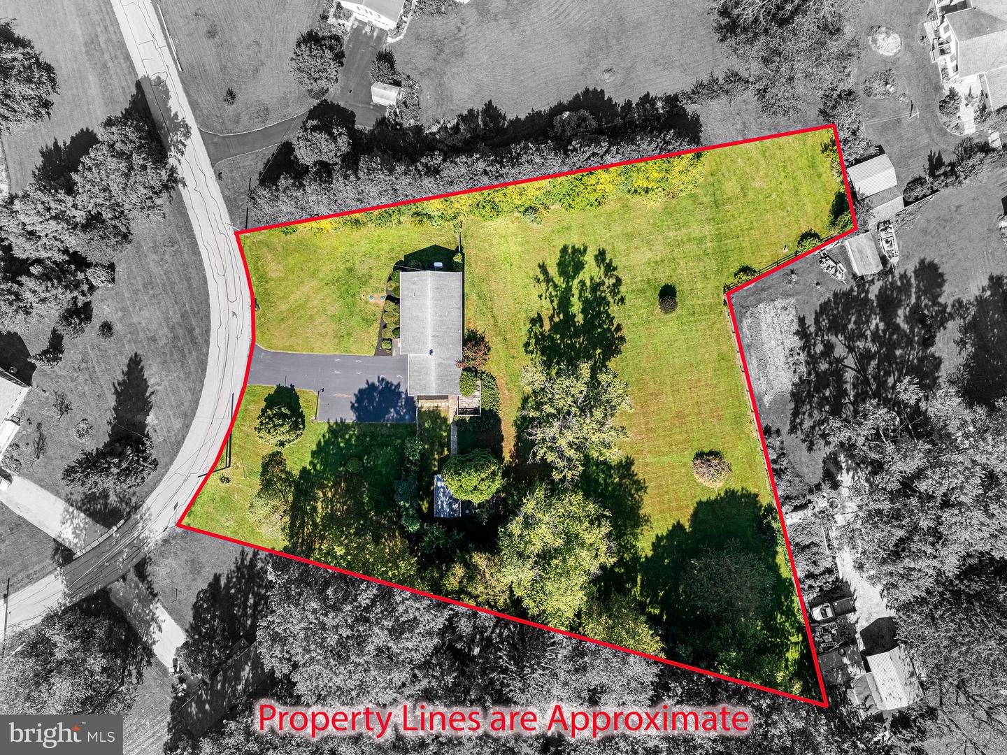 23 S Hunting Hills Dr Property Photo 4