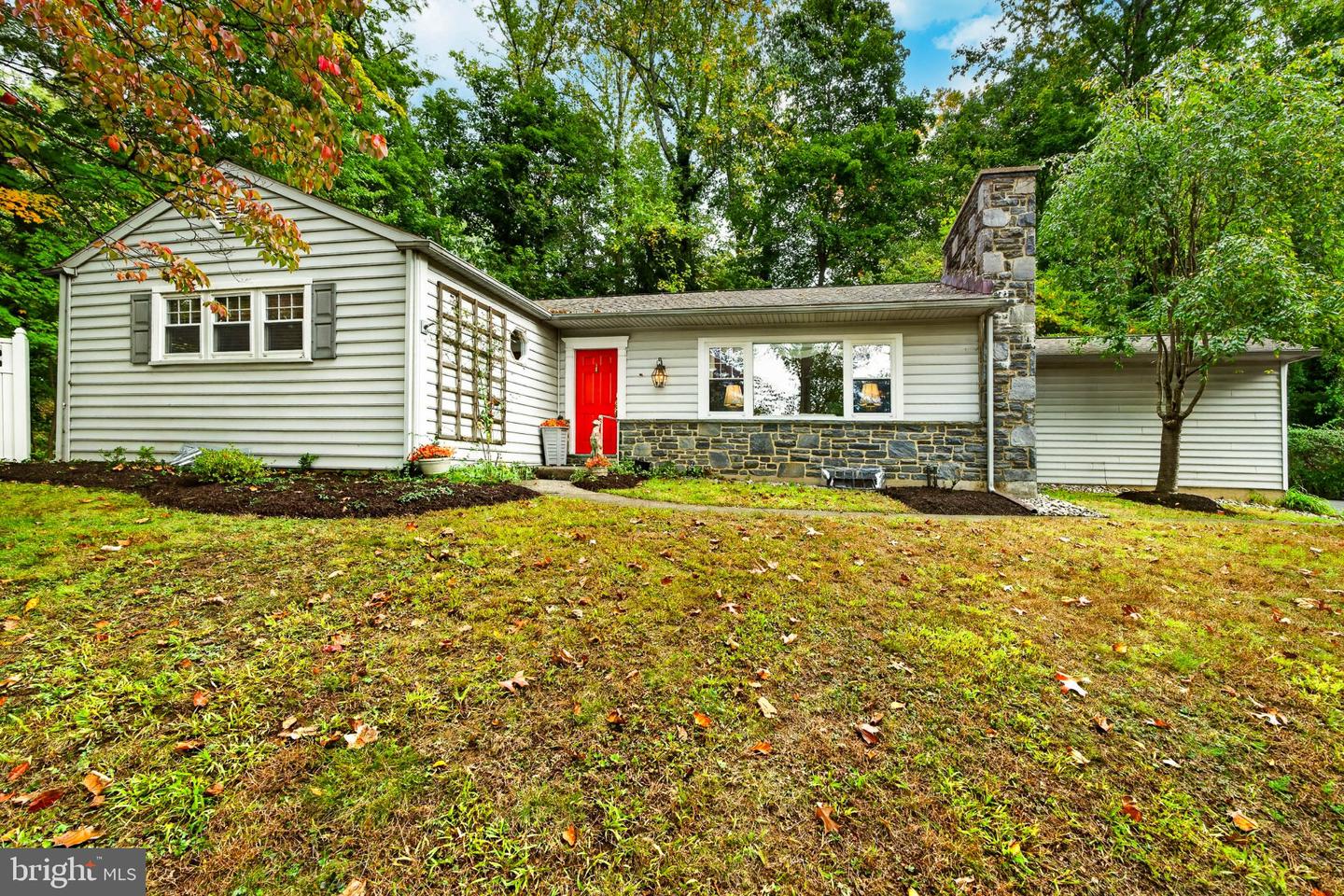 59 Lakeside Ave Property Photo 1