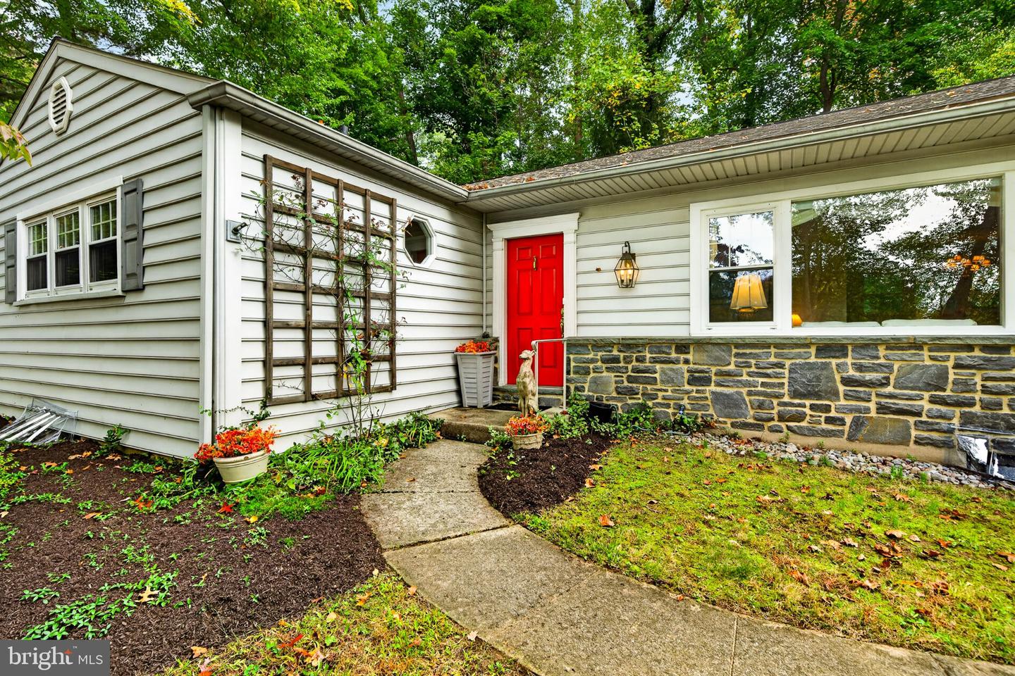 59 Lakeside Ave Property Photo 2