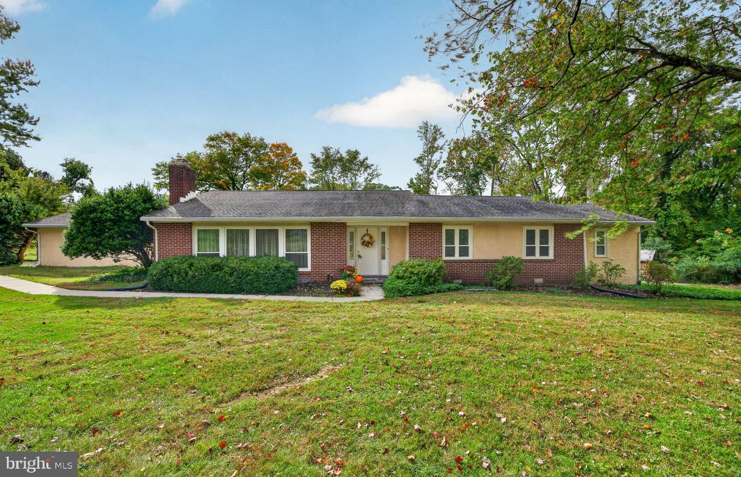 303 Taylor Ln Property Photo 1