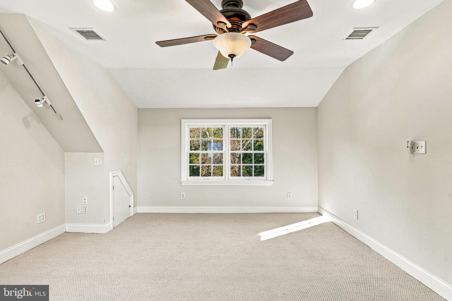 237 Highland Ave Property Photo 38