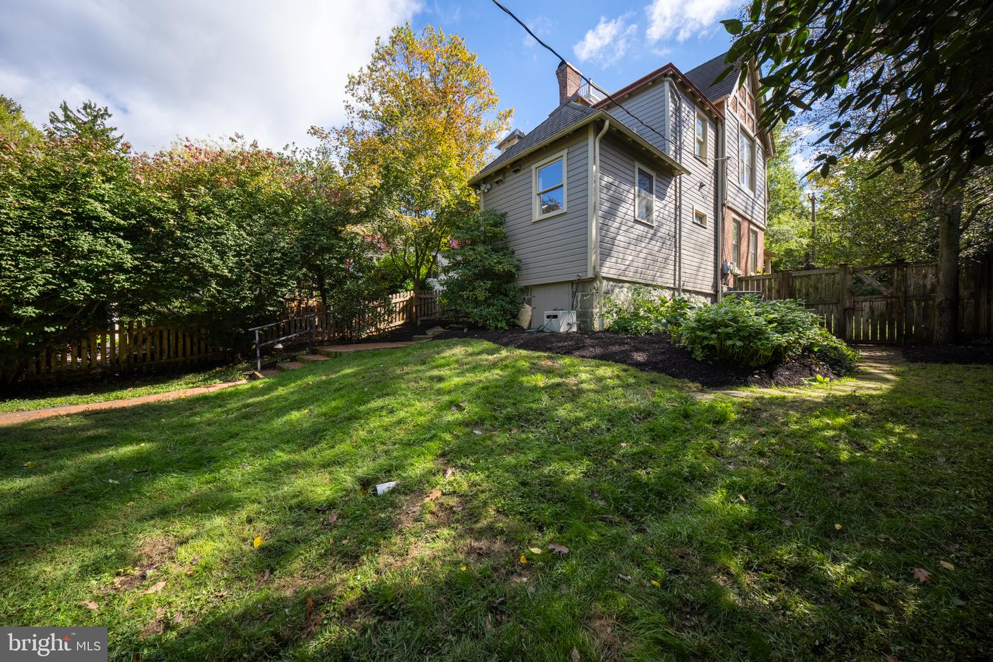 141 E Marshall St Property Photo 40