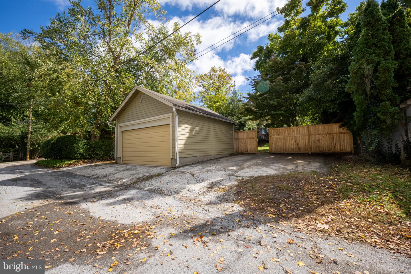 141 E Marshall St Property Photo 42