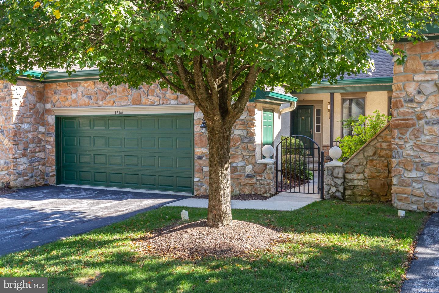 1666 YARDLEY DR Property Photo 1