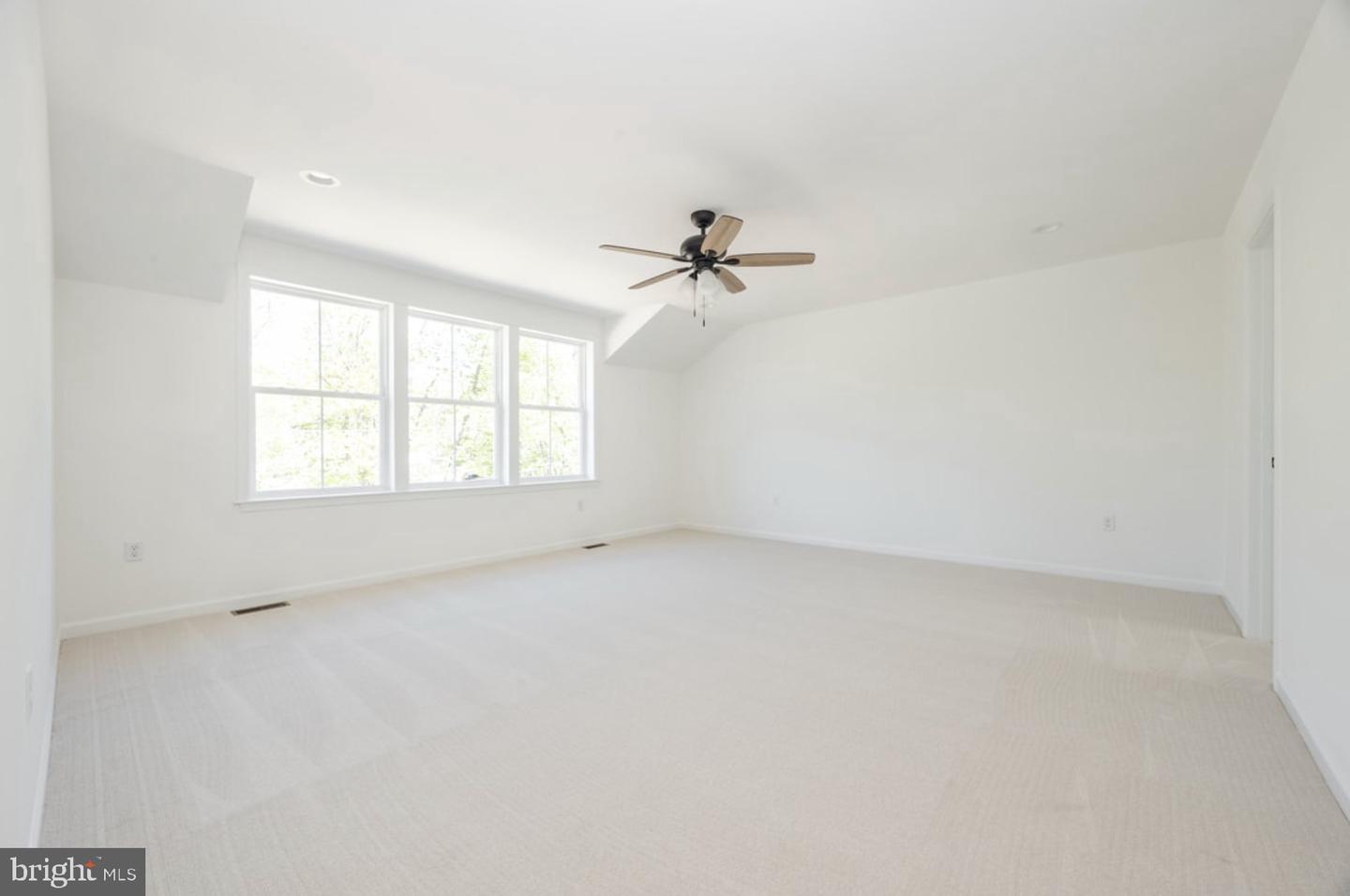 3 Lucille Ln Property Photo 10