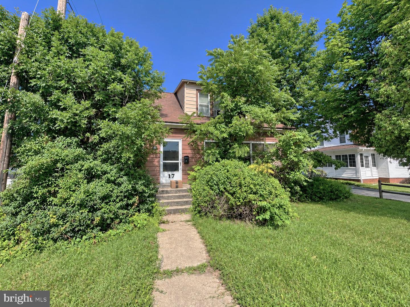 17 WHITELAND AVE Property Photo 1