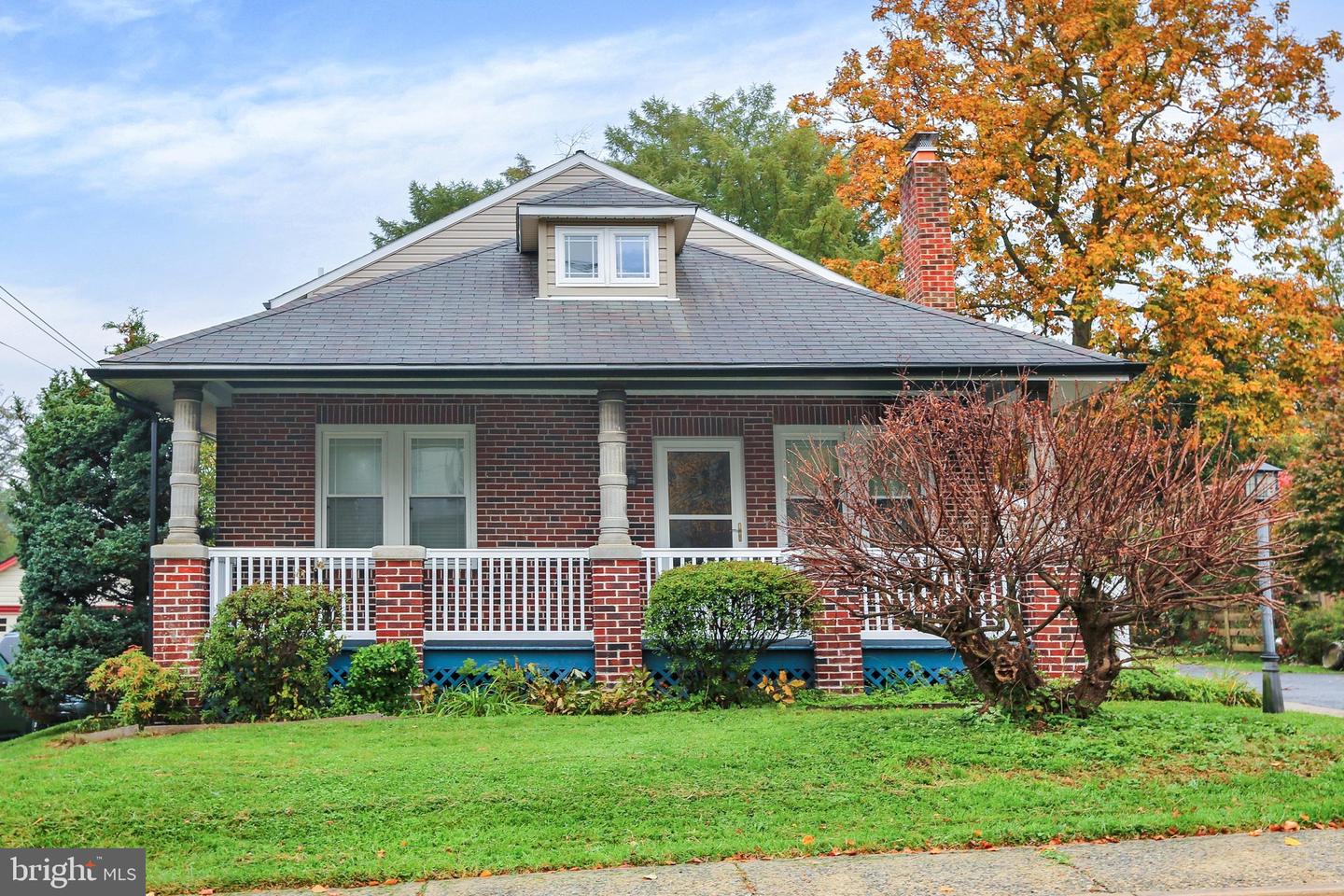 27 S CHESTNUT ST Property Photo 1
