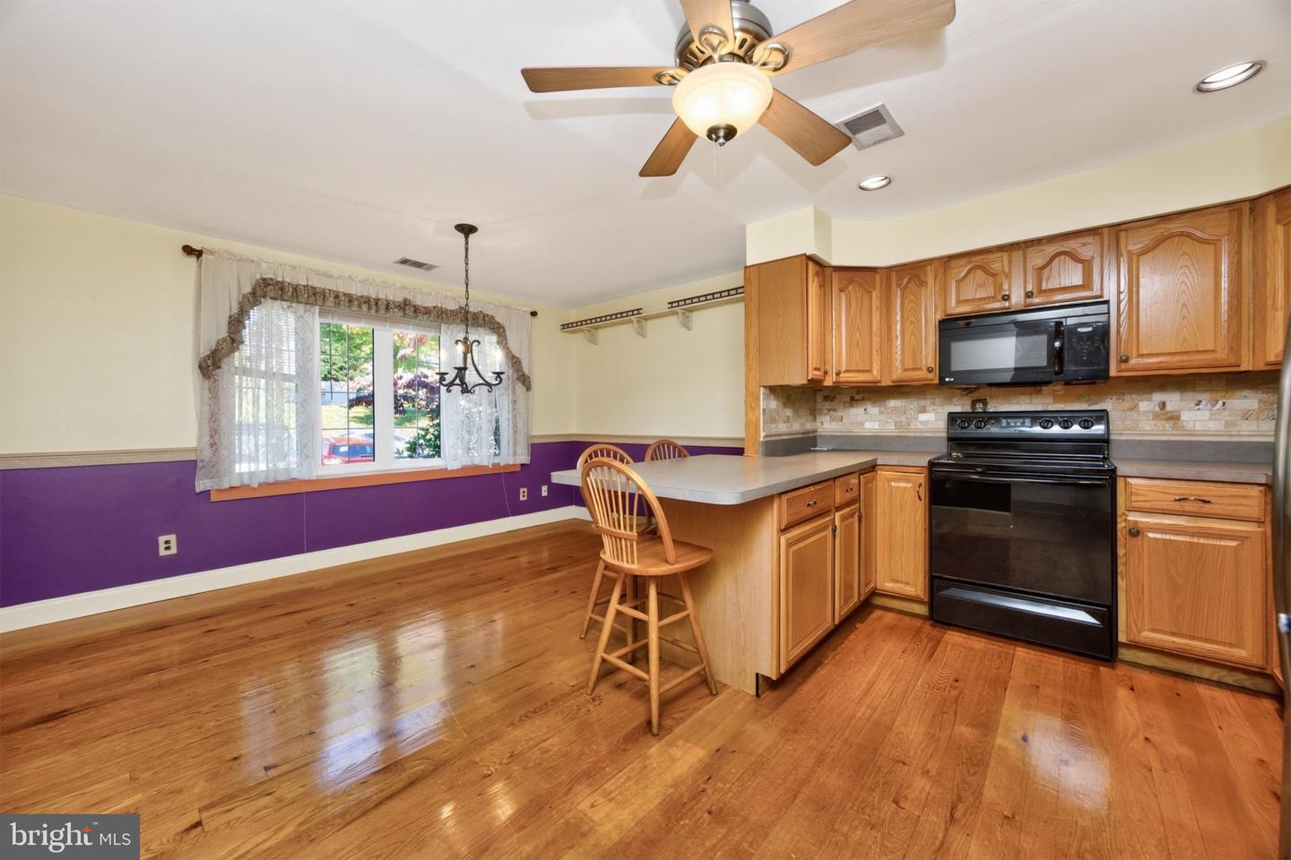 135 Lampeter Ct Property Photo 4