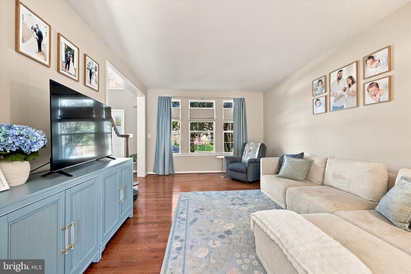 3228 Silbury Hl Property Photo 4