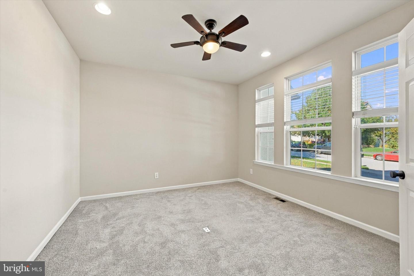 3228 Silbury Hl Property Photo 6