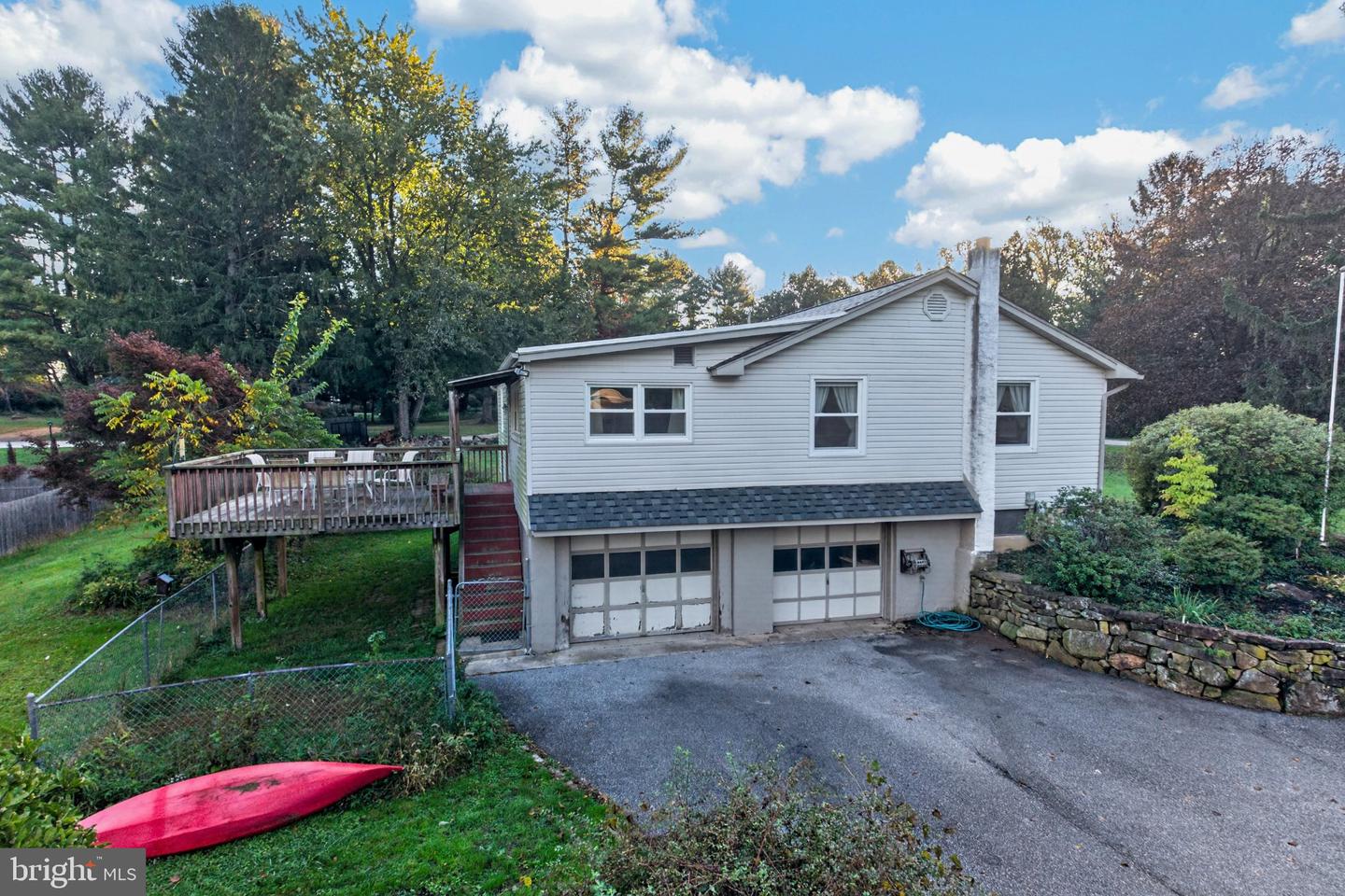 725 Susan Dr Property Photo 1