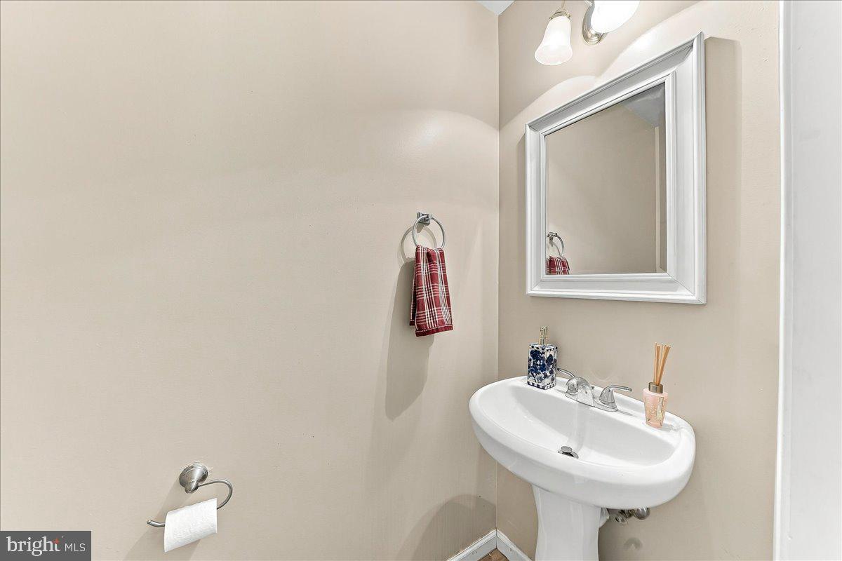 123 Mayfield Dr Property Photo 7