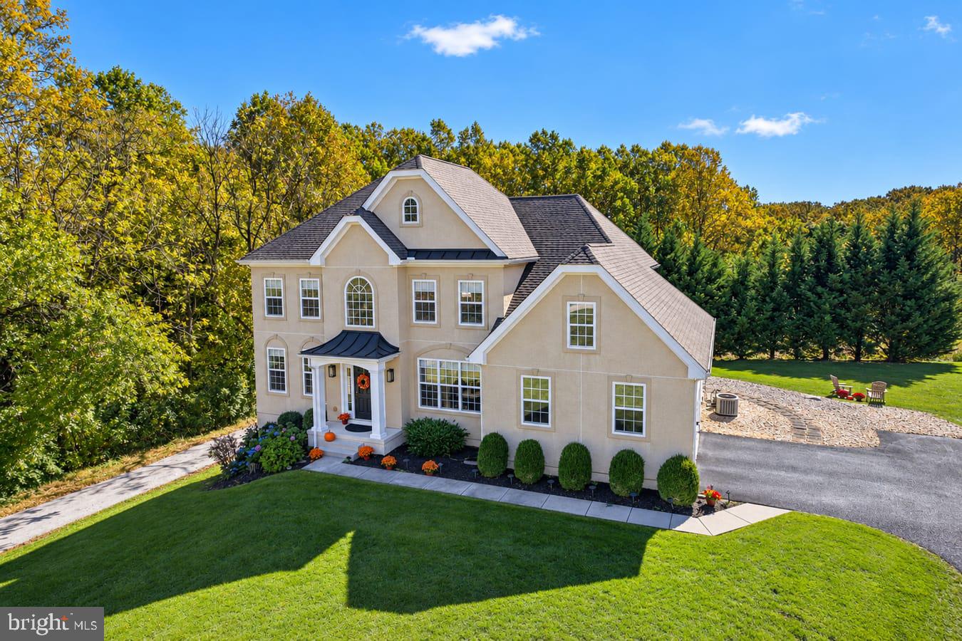 15 Windsor Ct Property Photo 6