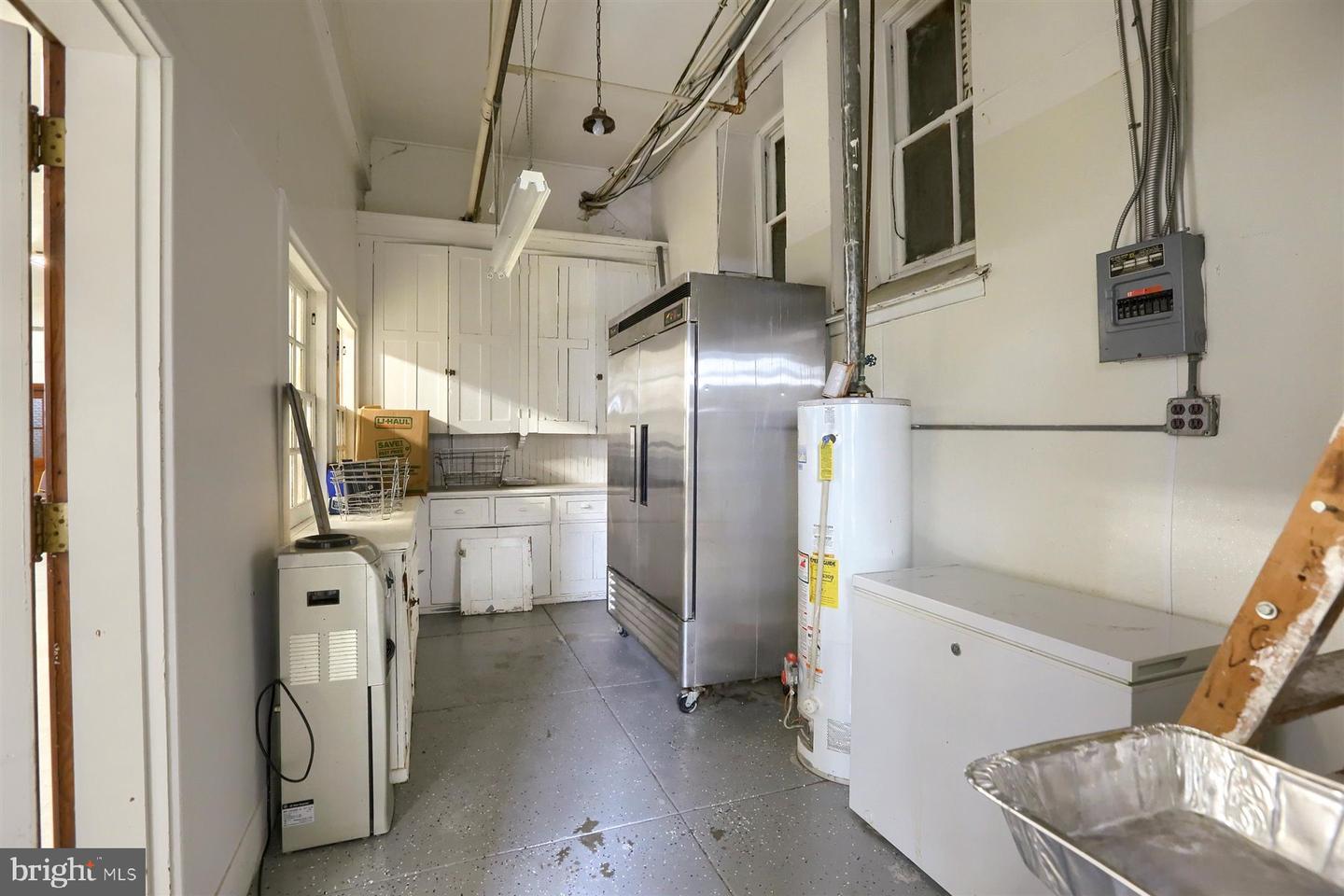 300 Pine St Property Photo 25