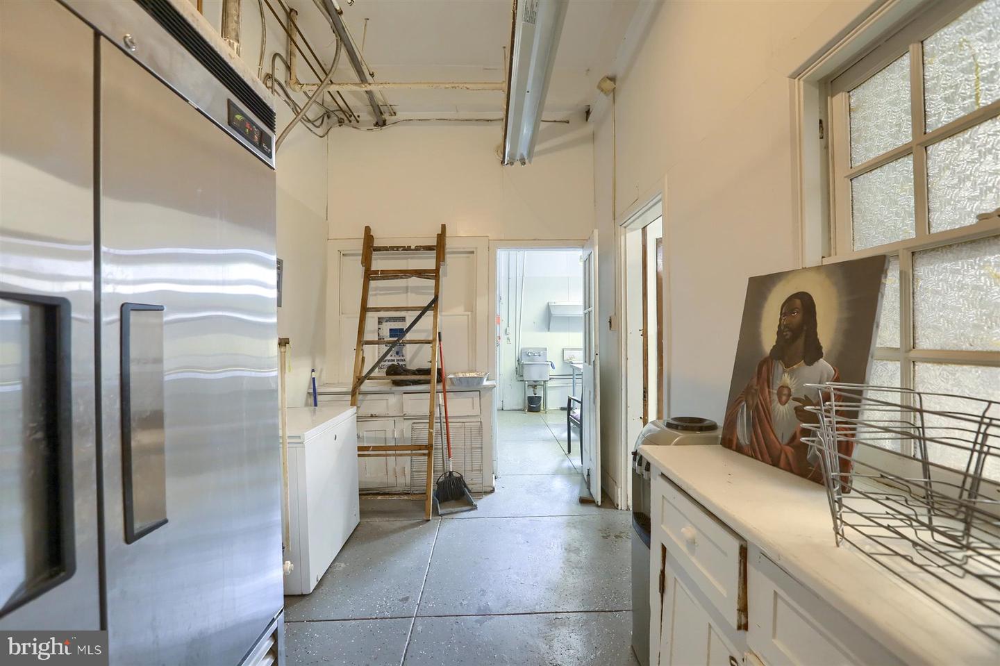 300 Pine St Property Photo 26