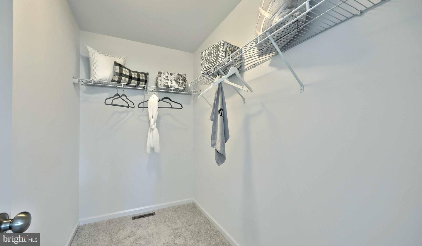 2436 Hawthorne Dr Property Photo 26