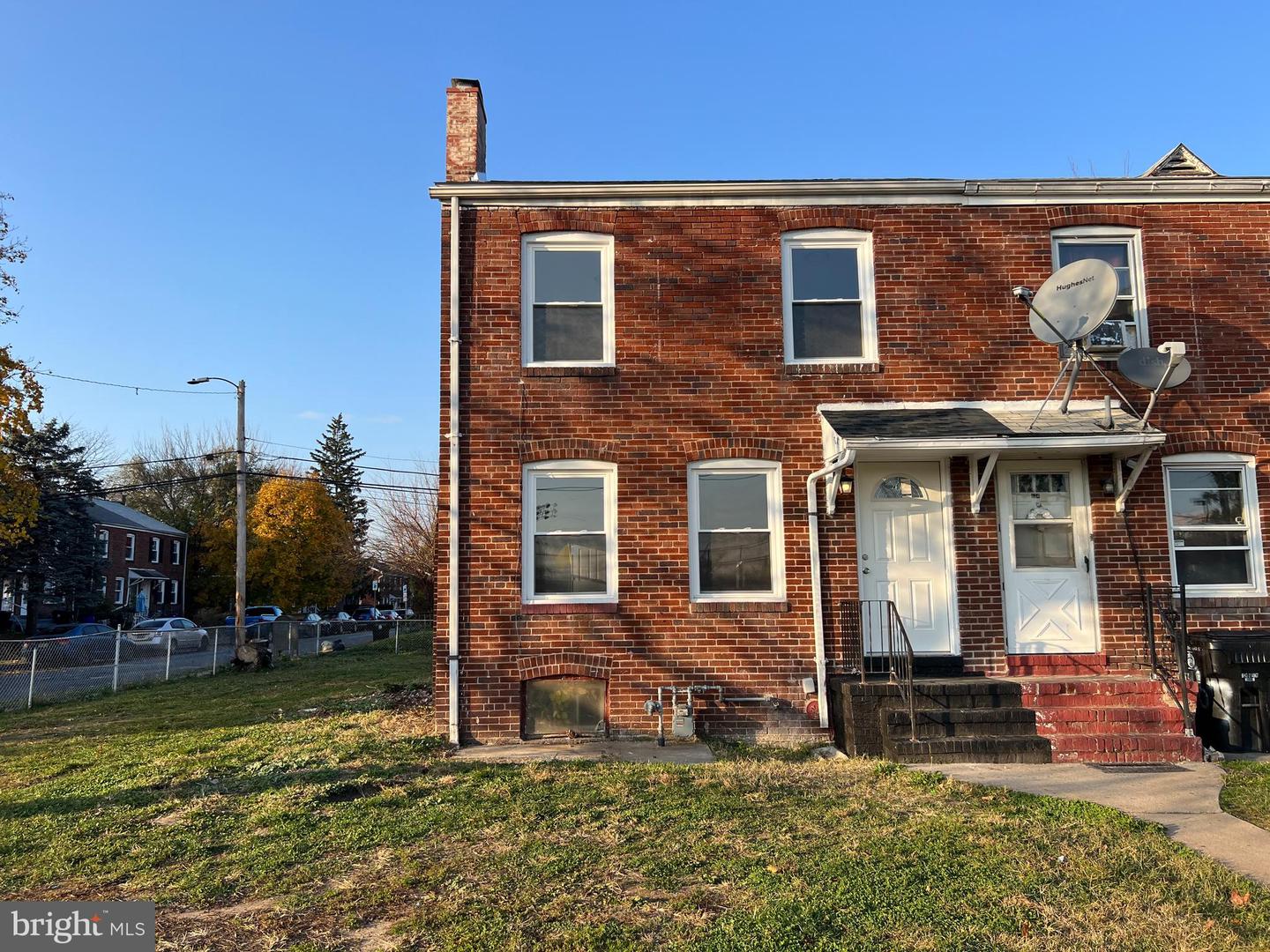 672 Radnor St Property Photo 1