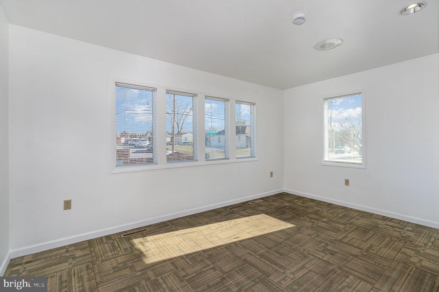 100 S Houcks Rd Property Photo 4