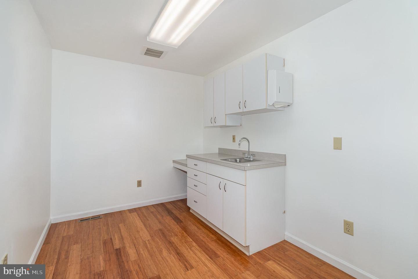 100 S Houcks Rd Property Photo 13