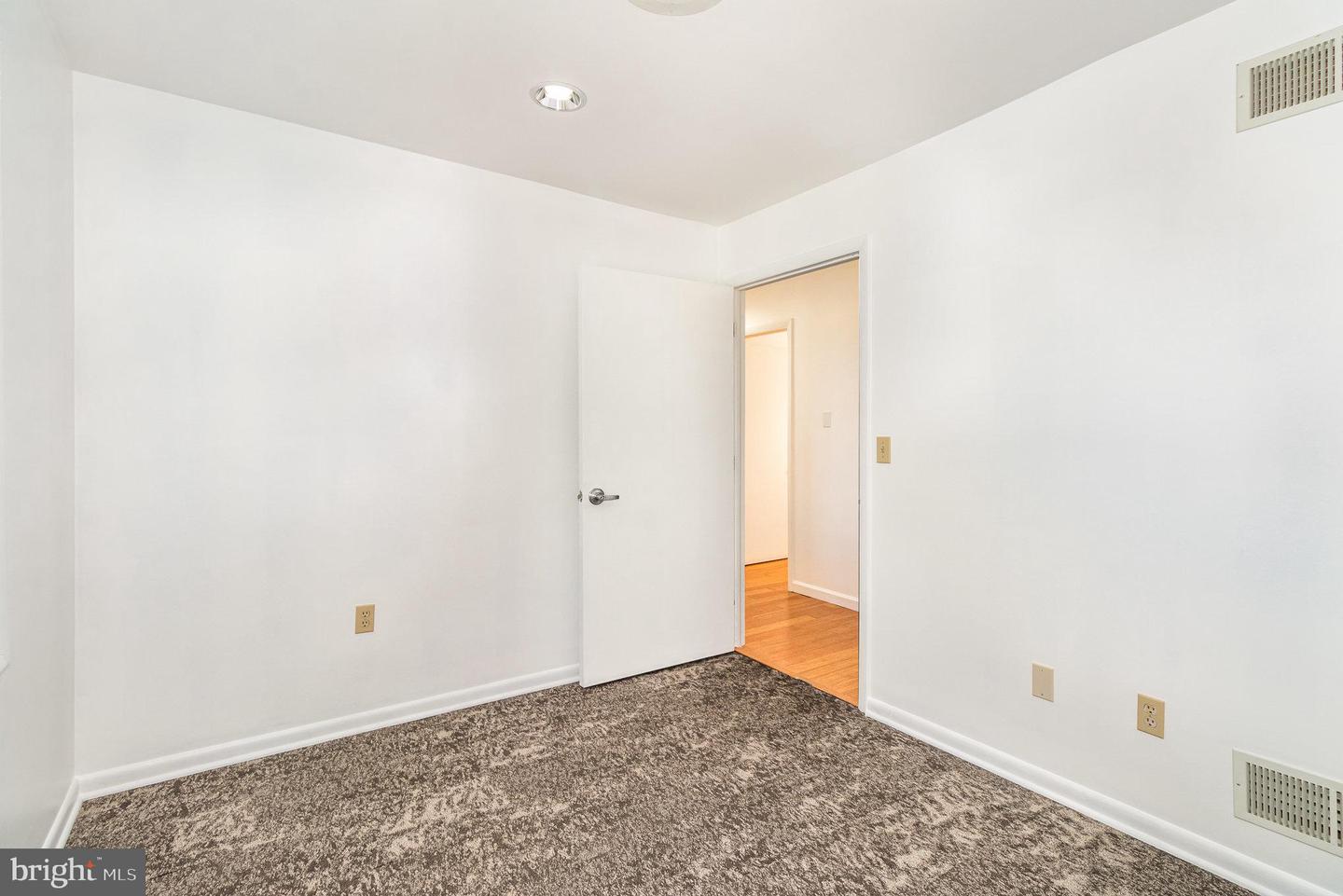100 S Houcks Rd Property Photo 16