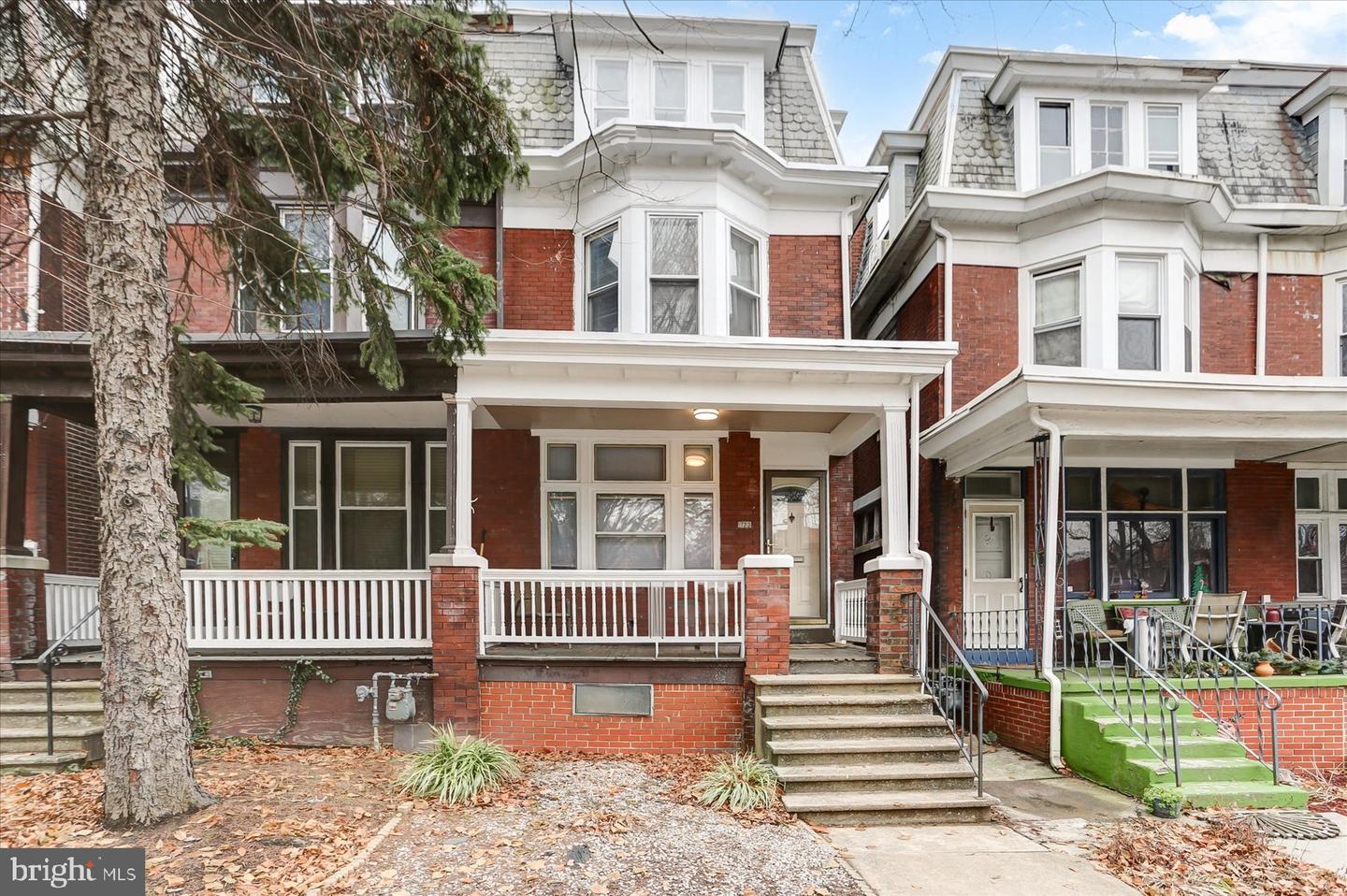 1723 State St Property Photo 1