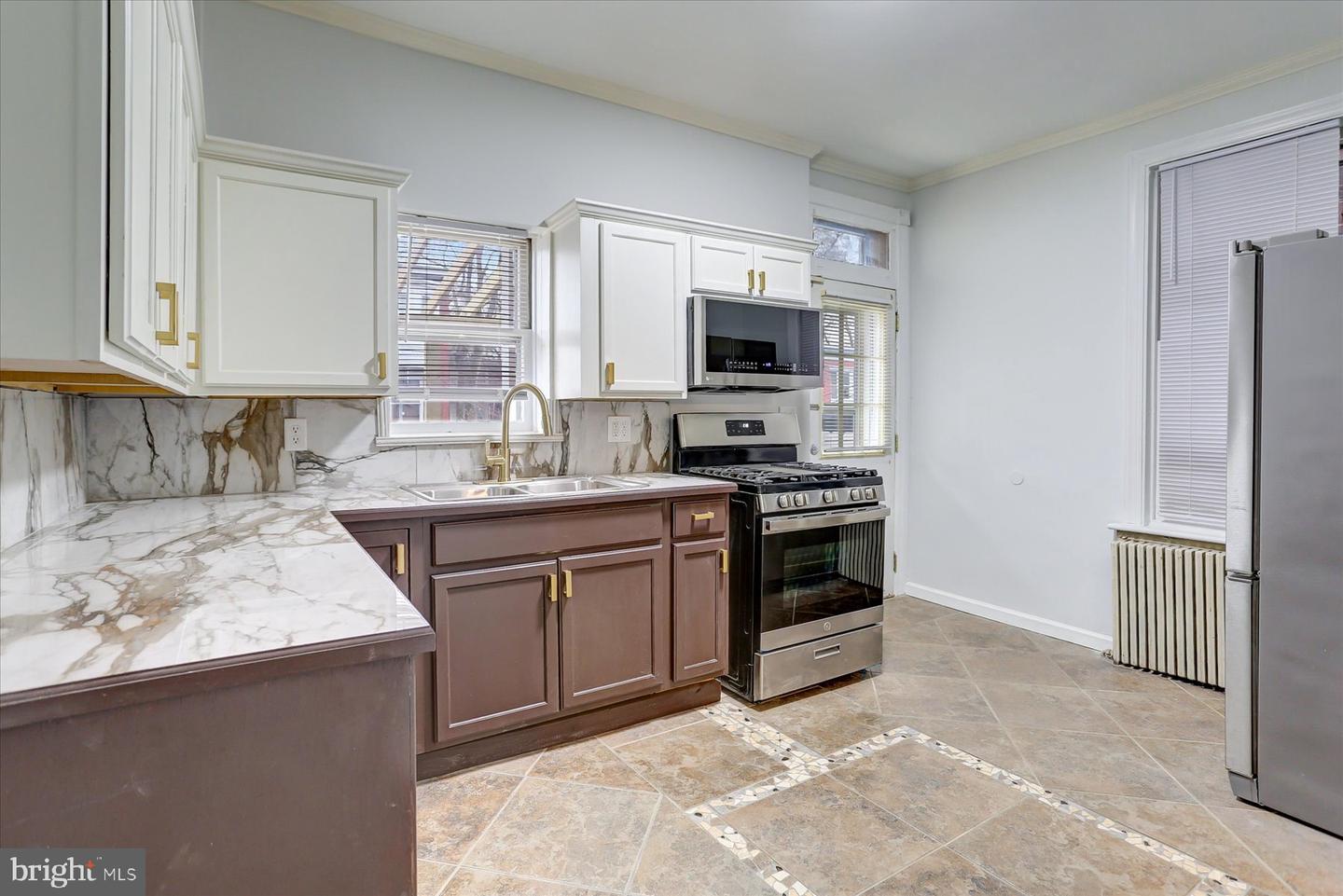 1723 State St Property Photo 10