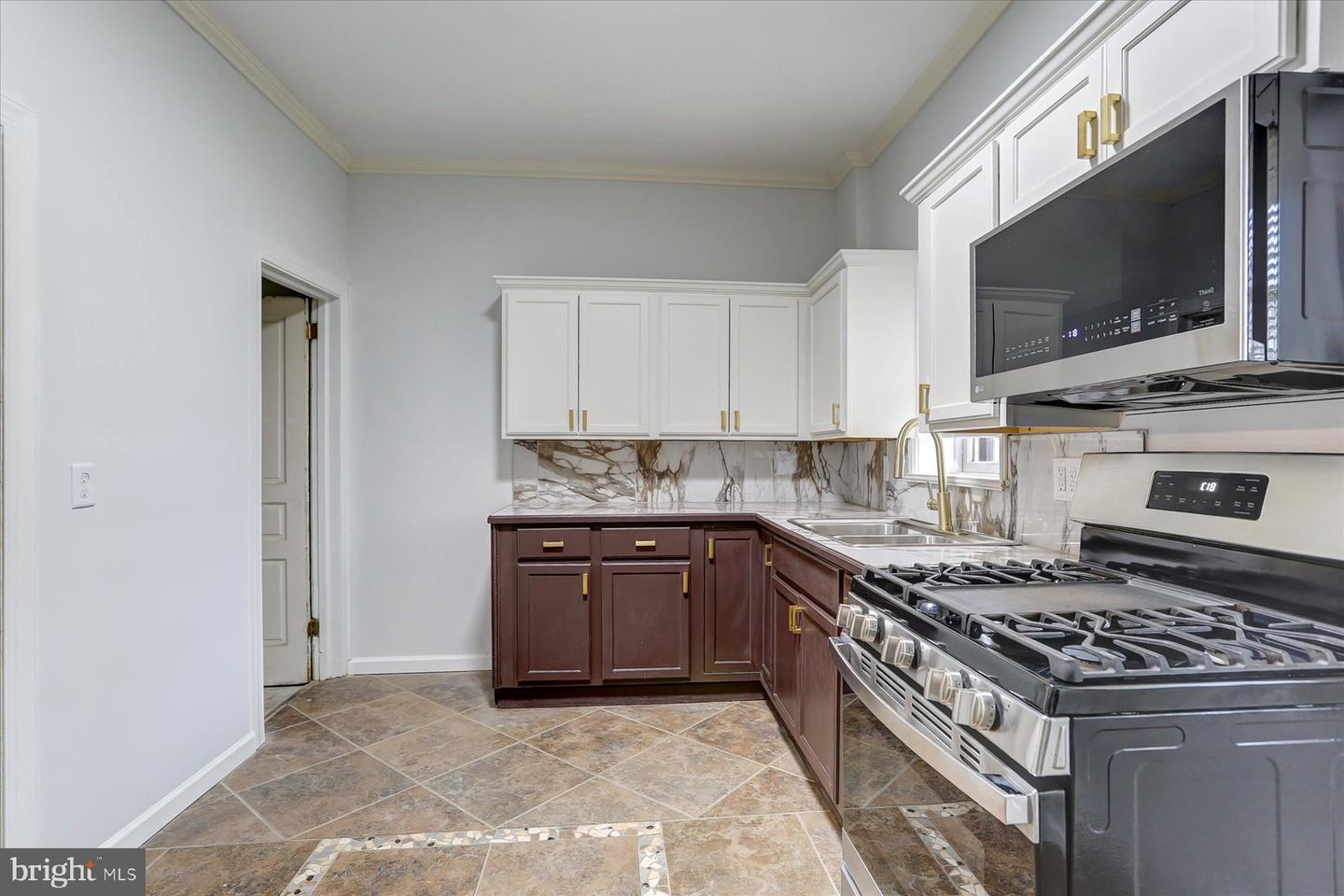 1723 State St Property Photo 12