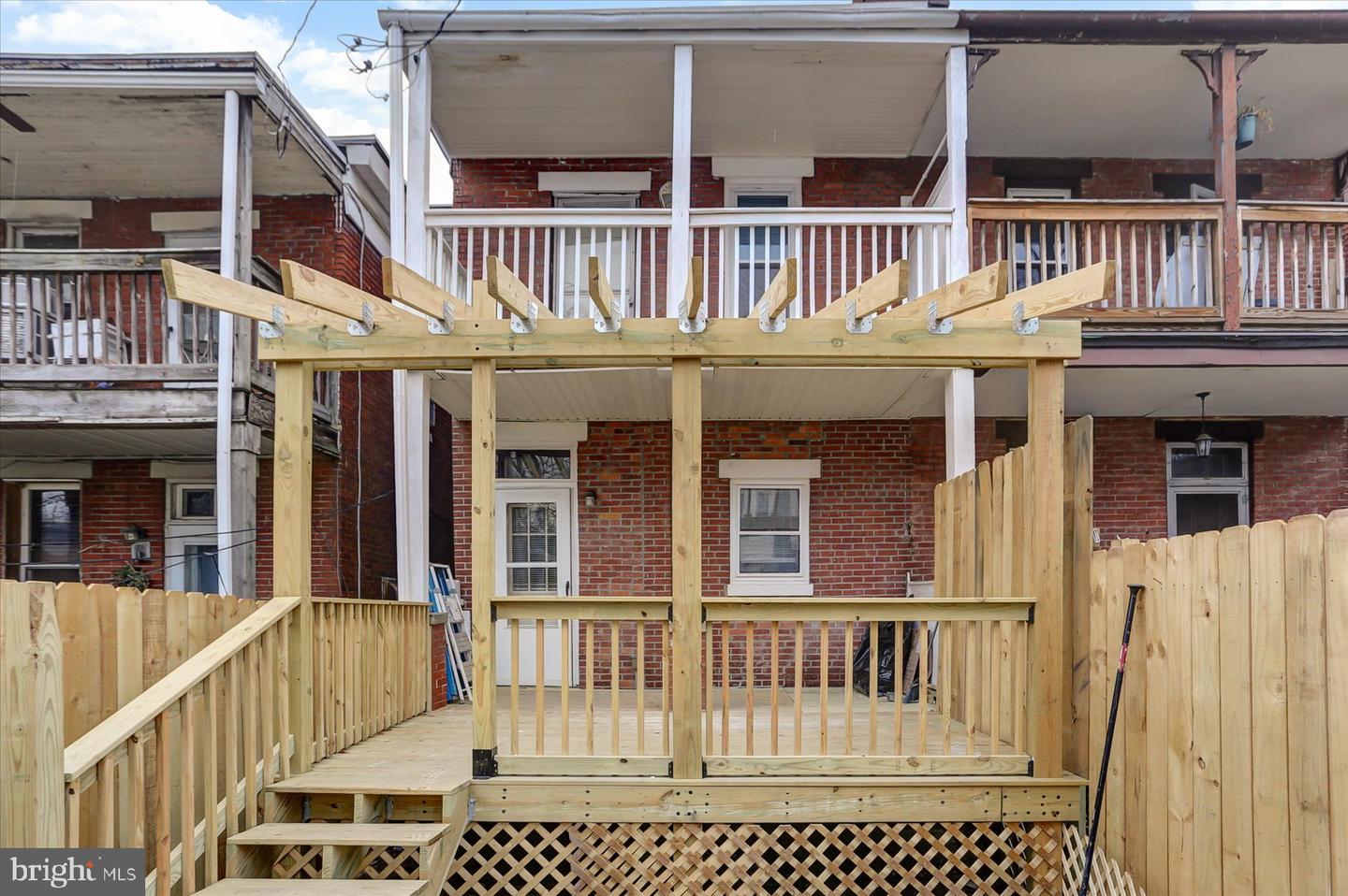 1723 State St Property Photo 37