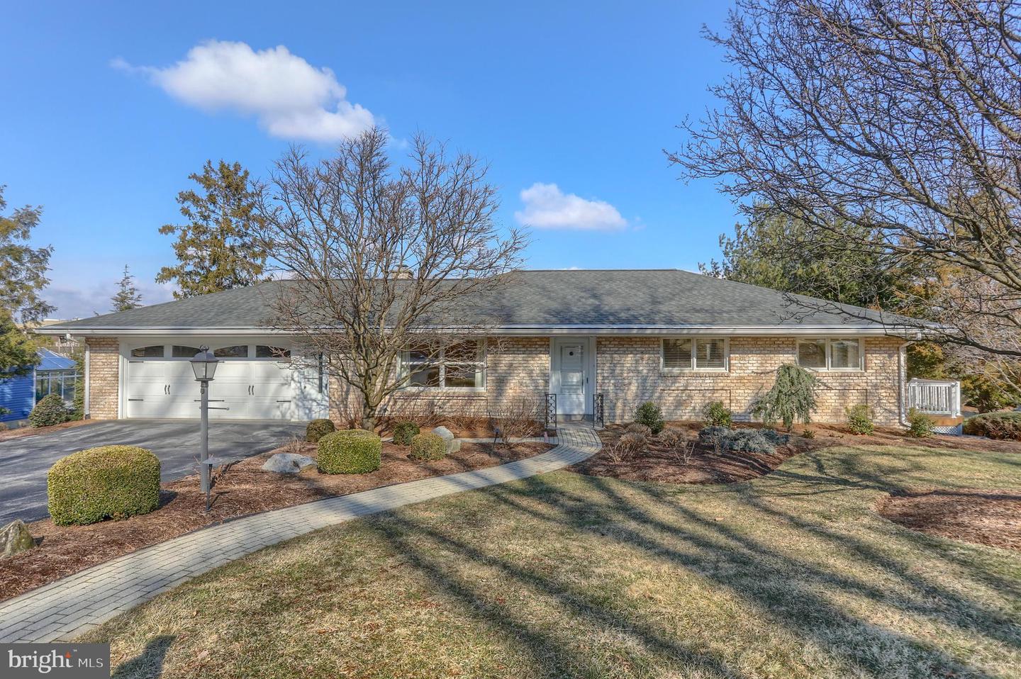 163 Forest Ave Property Photo