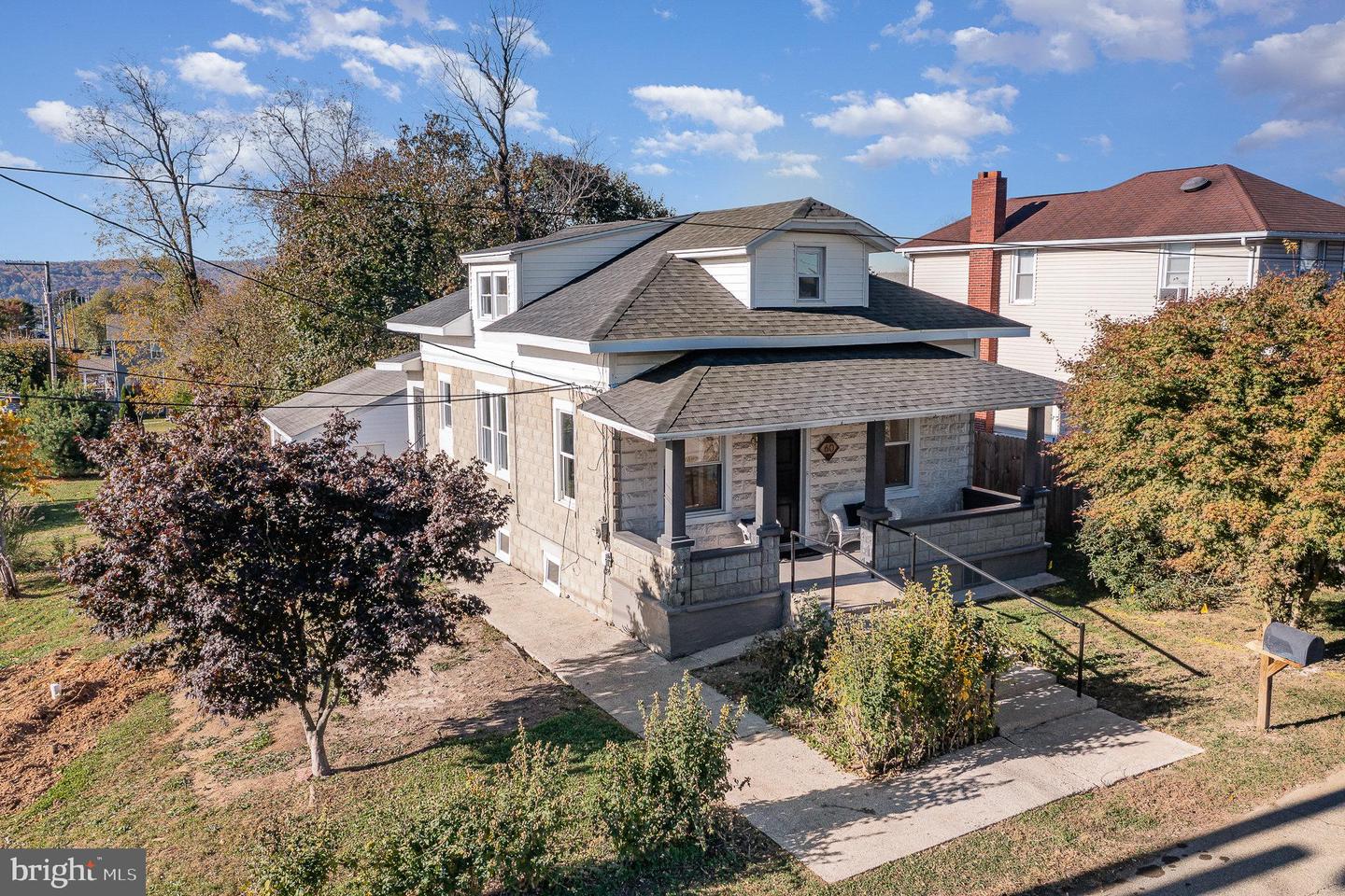 60 Locust St Property Photo