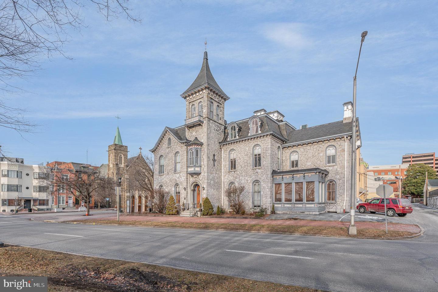 407 N Front St Property Photo 3