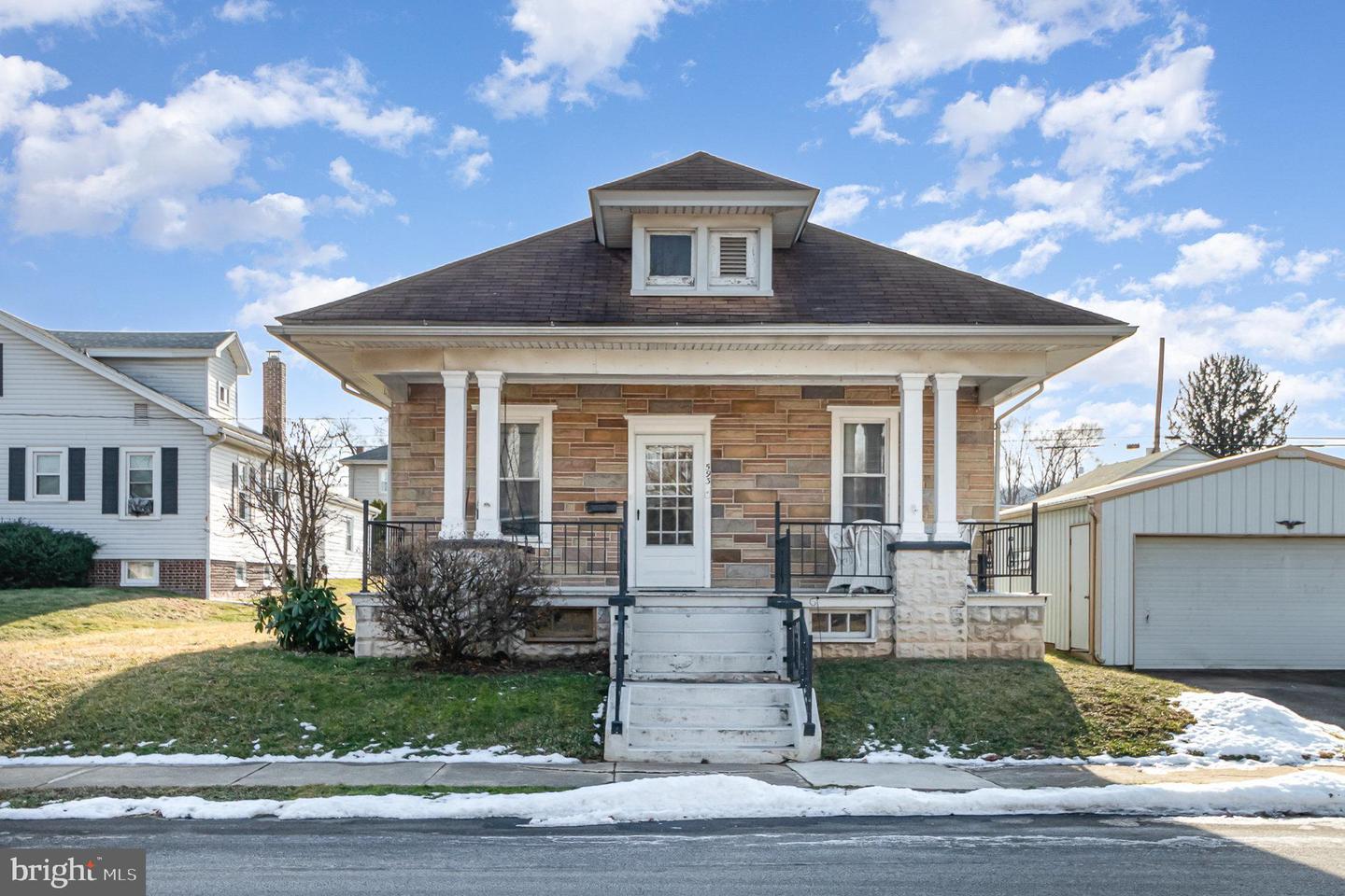 593 Eshelman St Property Photo