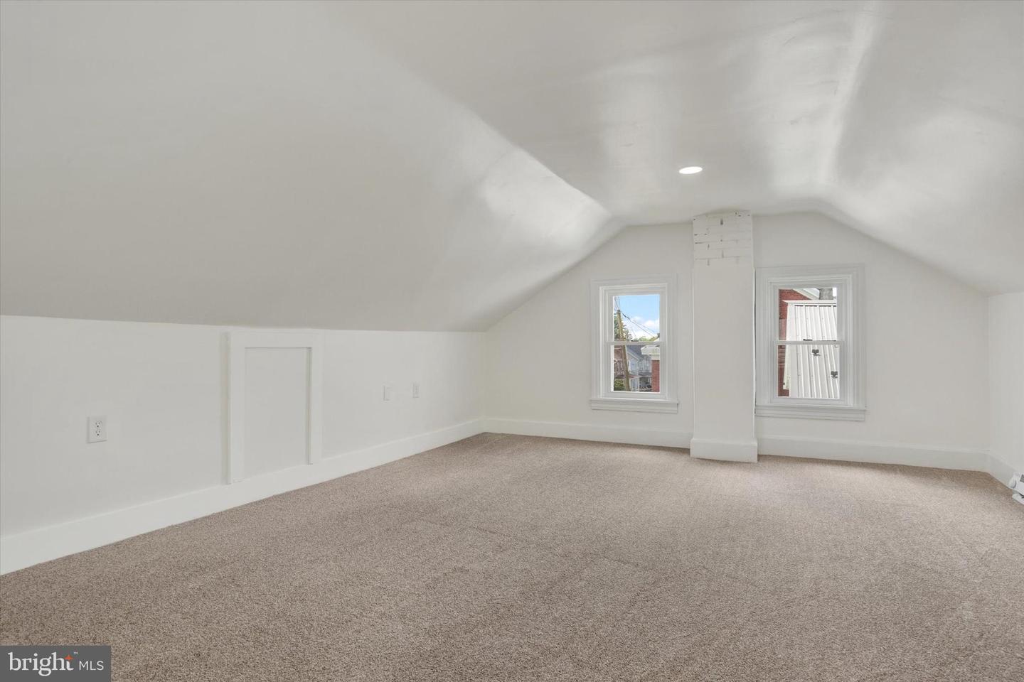 433 S 2nd St Property Photo 15