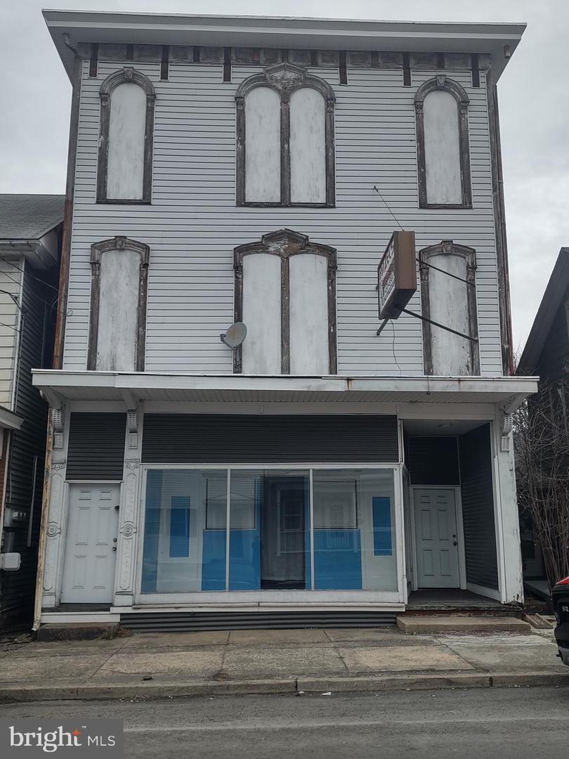 527 Main St Property Photo 1