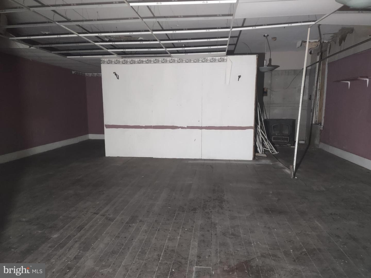527 Main St Property Photo 8