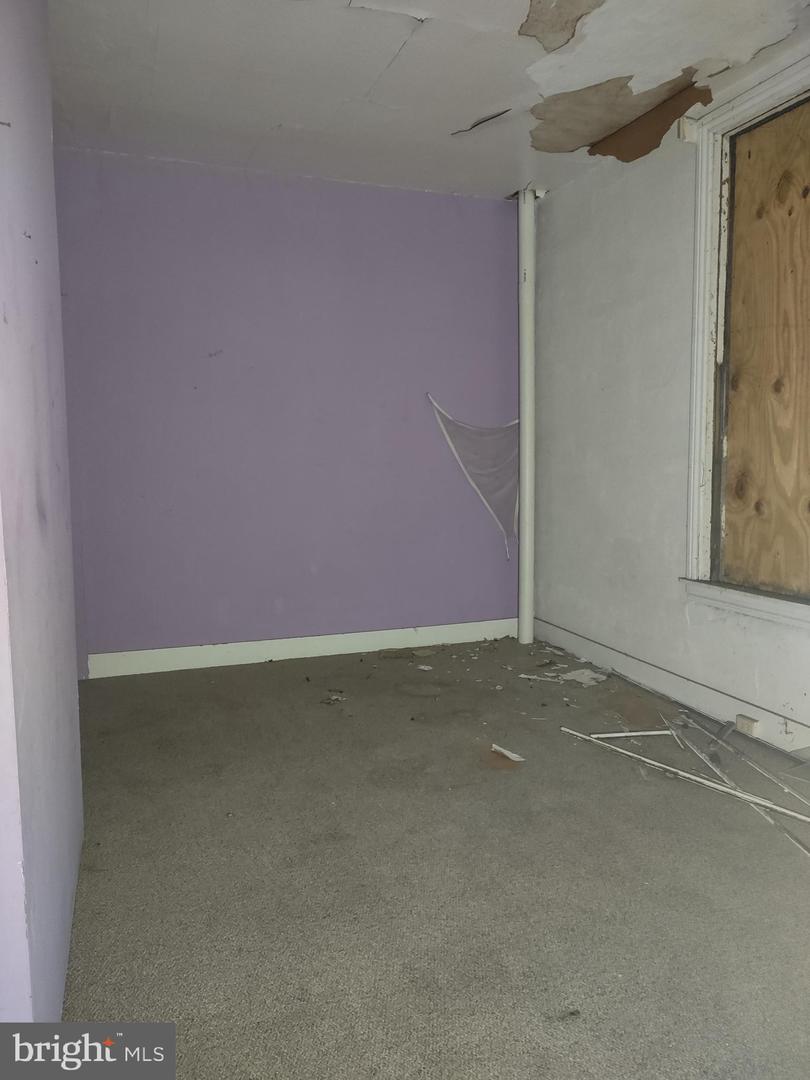 527 Main St Property Photo 9