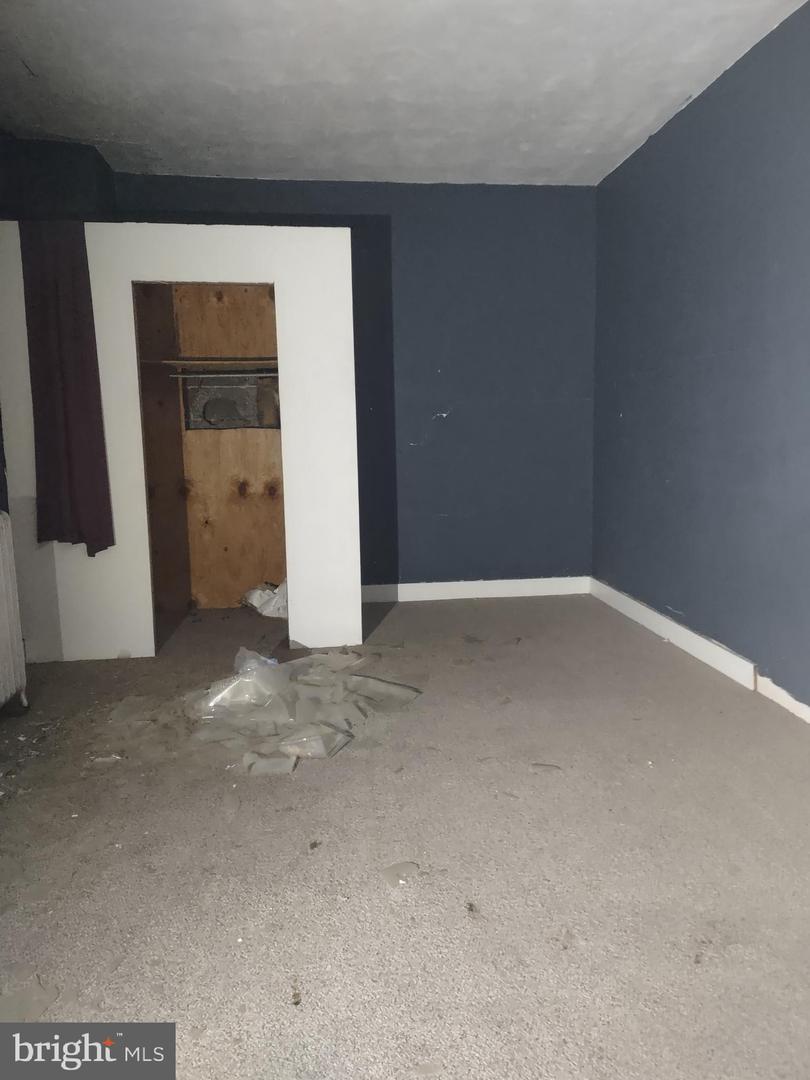 527 Main St Property Photo 10